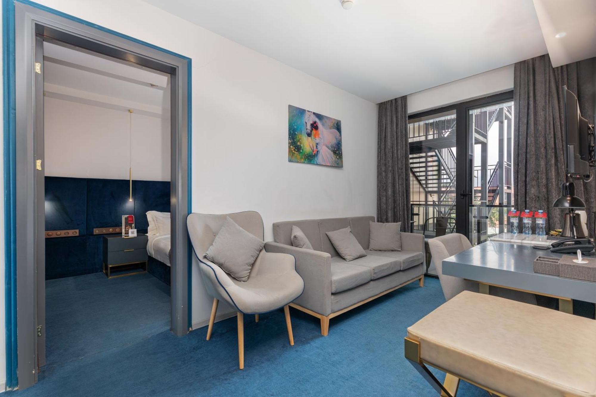 Ramada By Wyndham Tbilisi Old City Extérieur photo