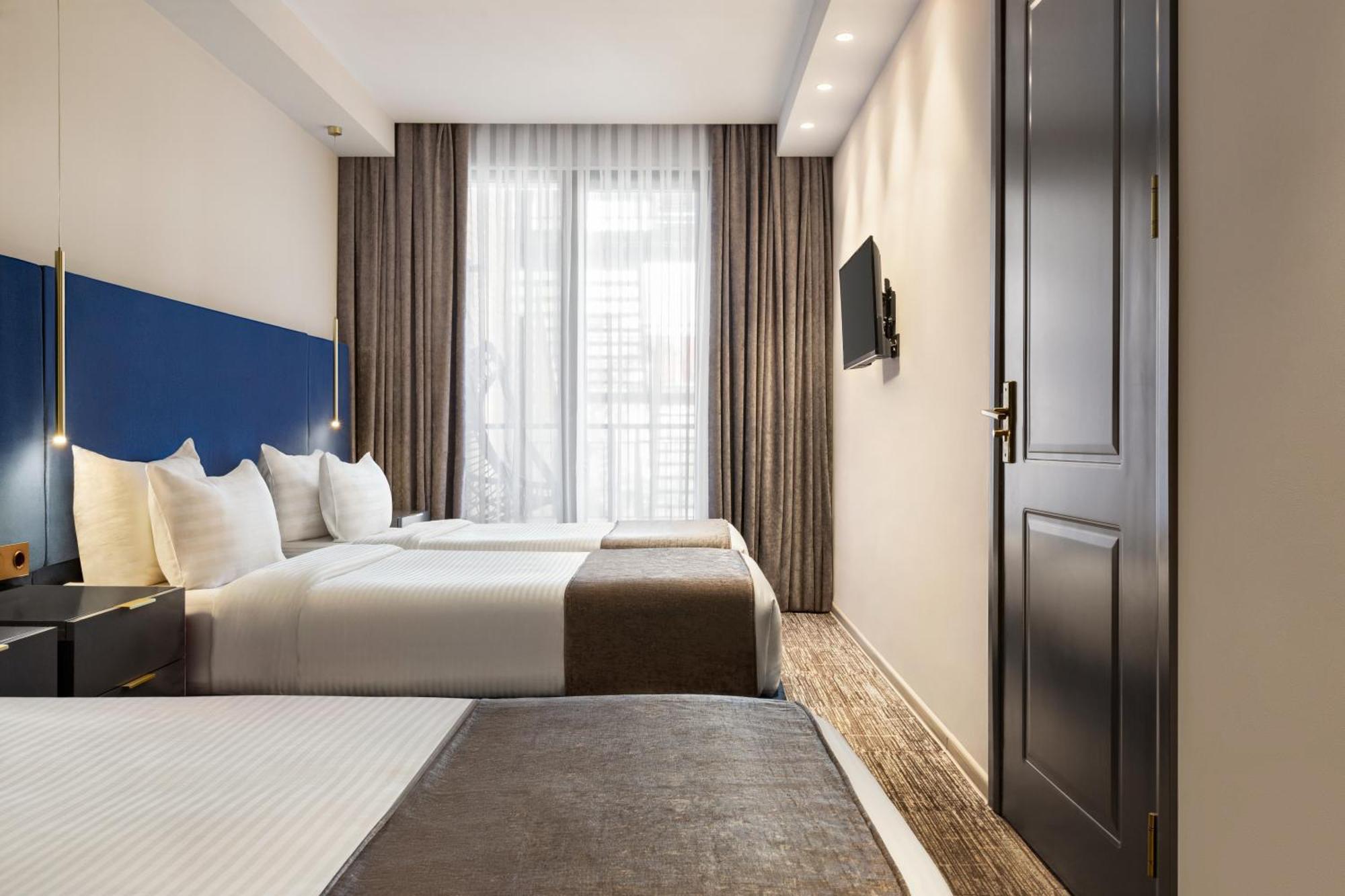 Ramada By Wyndham Tbilisi Old City Extérieur photo