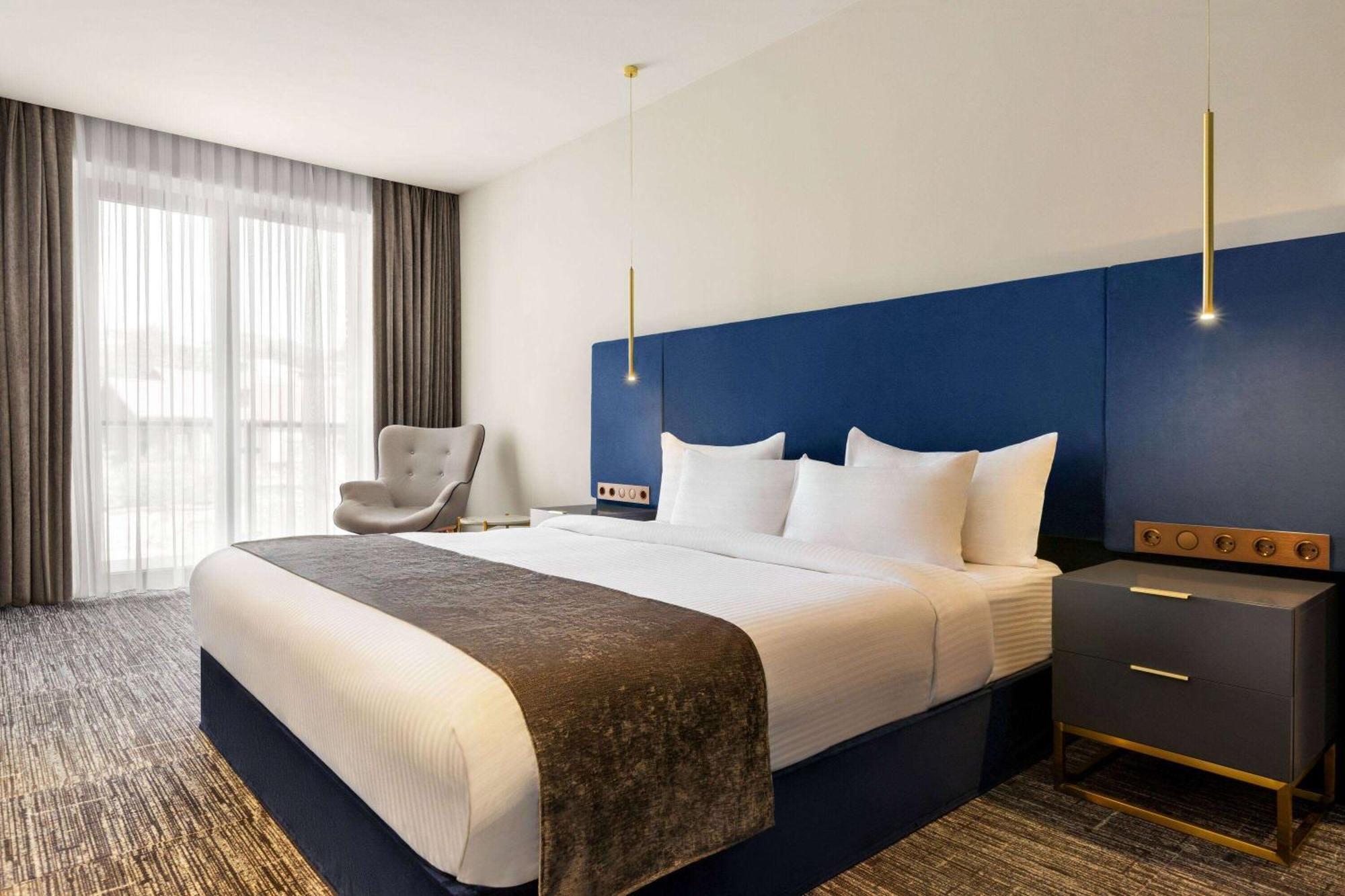 Ramada By Wyndham Tbilisi Old City Extérieur photo