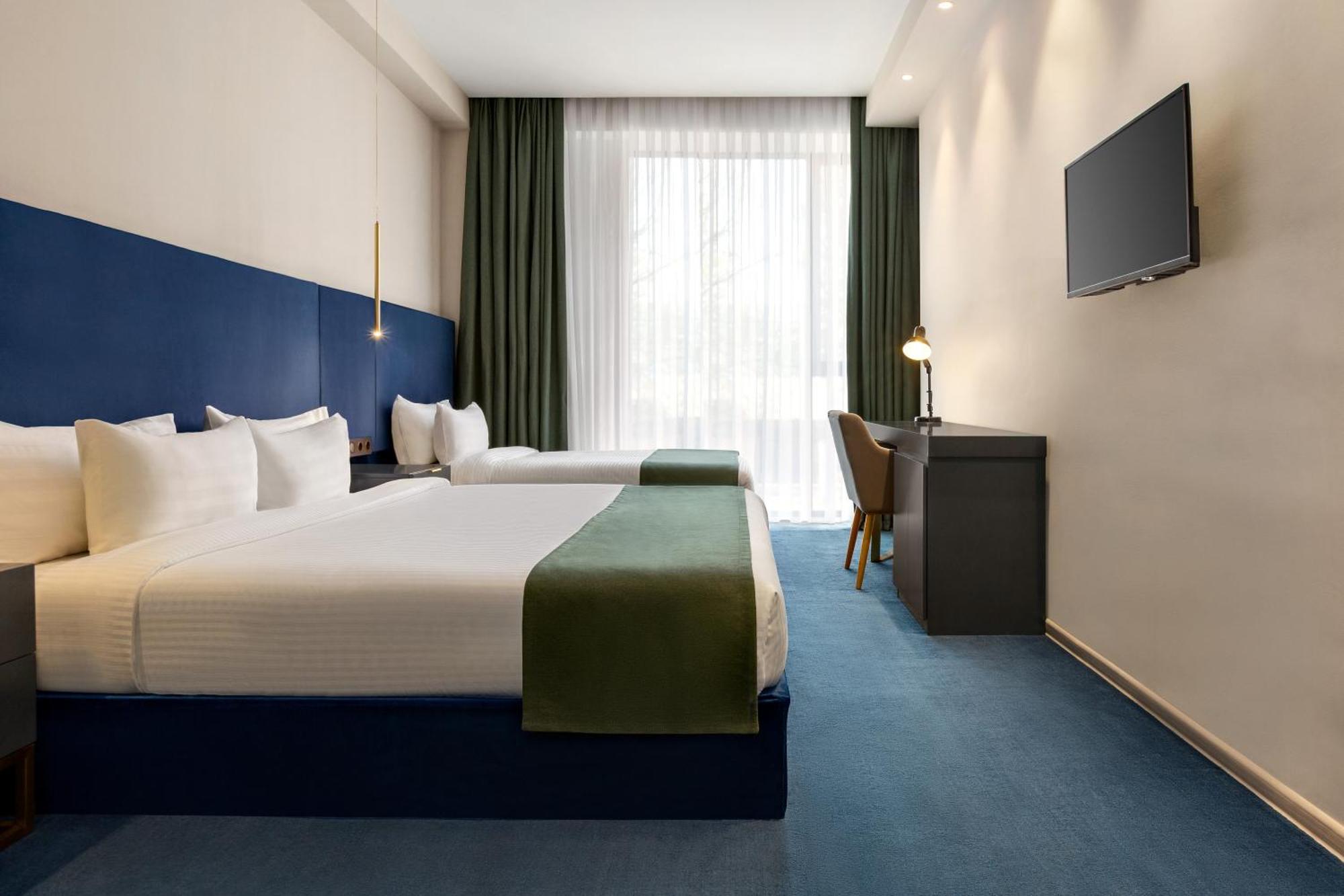 Ramada By Wyndham Tbilisi Old City Extérieur photo