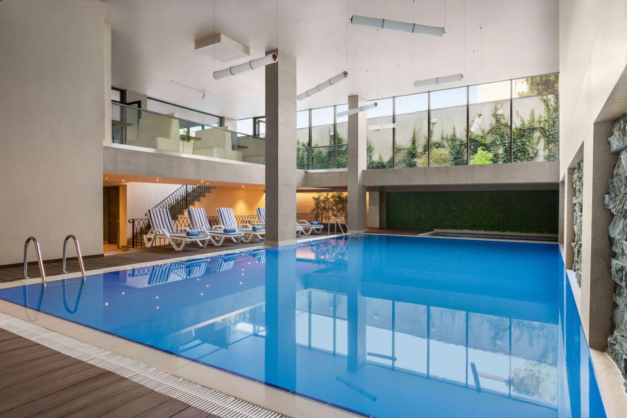 Ramada By Wyndham Tbilisi Old City Extérieur photo
